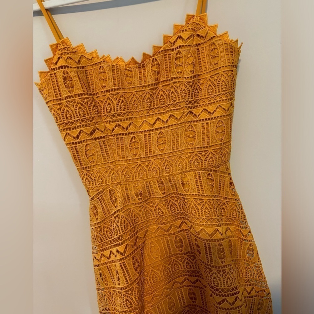 NEW | Dress the Population | Brenna Midi Dress in Honey Gold  XXS - Picture 3 of 11